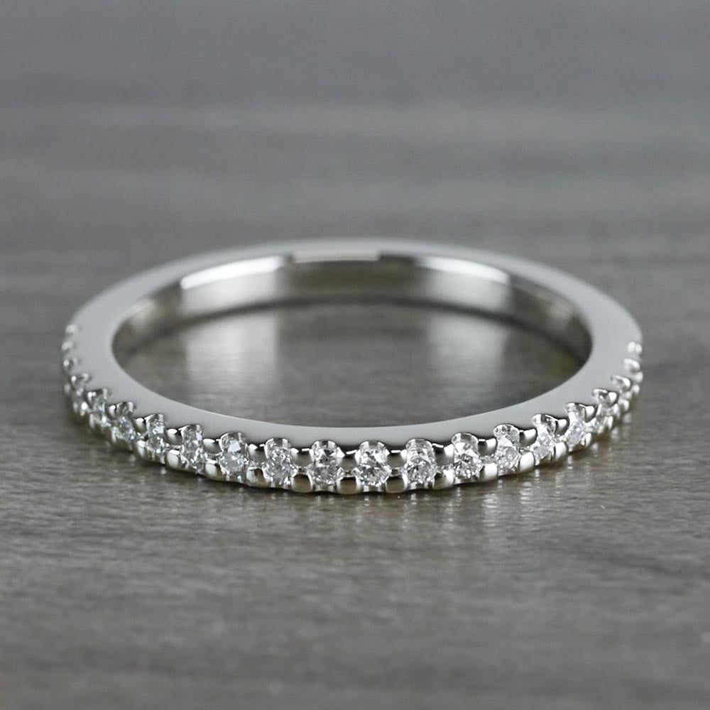 Scallop Diamond Wedding Ring in White Gold (1/4 ctw)