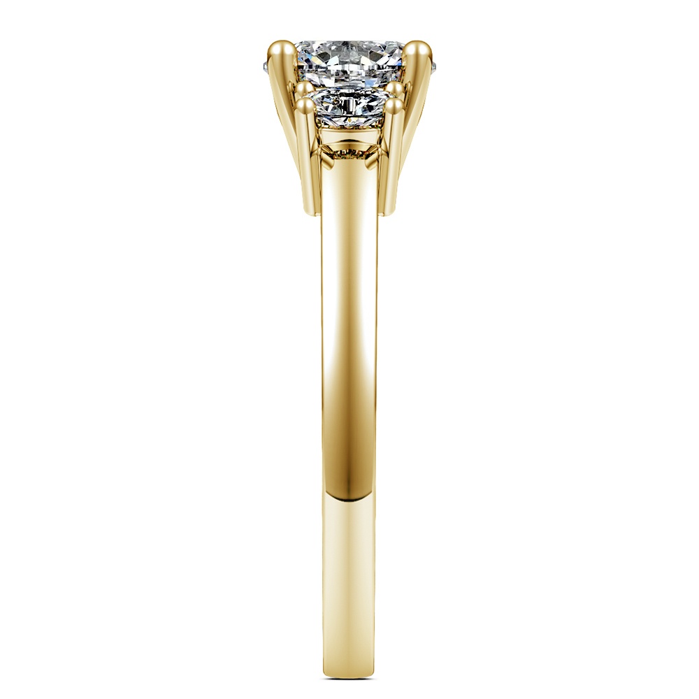 Oval Diamond Engagement Ring in Yellow Gold (1/3 ctw)