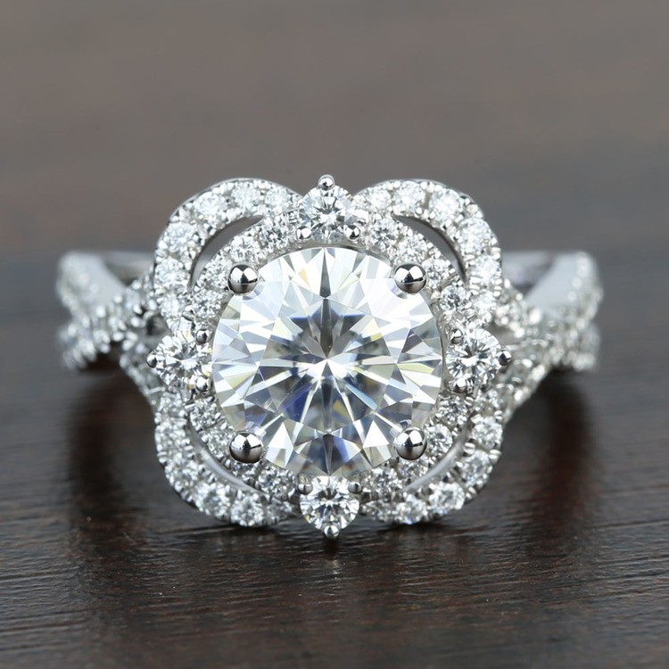 engagement rings sets moissanite        
        <figure class=