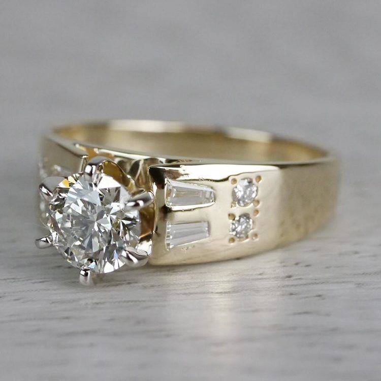 Lavish Round Cut Diamond Vintage Gold Engagement Ring